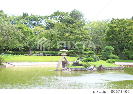 こしがや能楽堂＆日本庭園花田苑　池と石灯篭 80673406