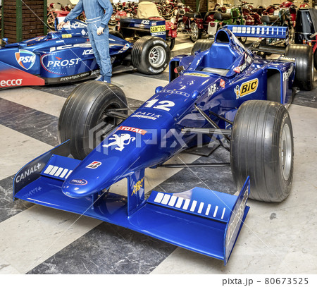 Race car Formula 1 80673525