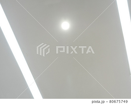 Circle shape and bar Lighting on the modern office ceiling 80675749
