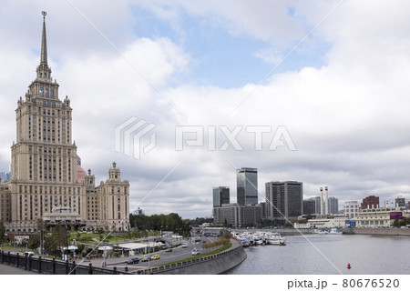 Along the streets moving pedestrians and vehicles 80676520