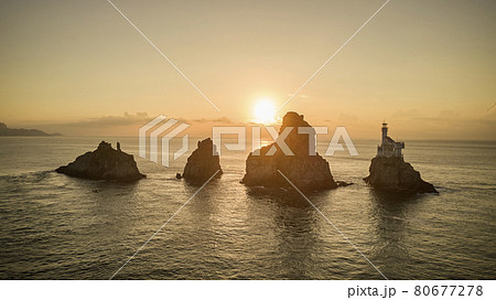 日没 夕焼け 灯台 80677278