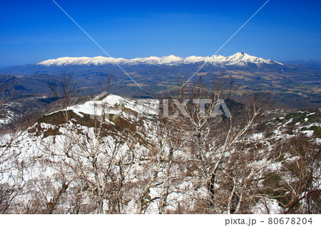 昆布岳から見る春のニセコ連峰 80678204