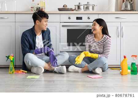 Beautiful asian couple getting ready for cleaning kitchen Beautiful asian couple getting ready for cleaning kitchen 80678761