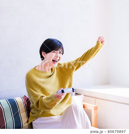 eスポーツ　オンライン対戦　ゲーム配信　ゲーム実況　【 コロナ禍 ニューノーマル 】 80679897