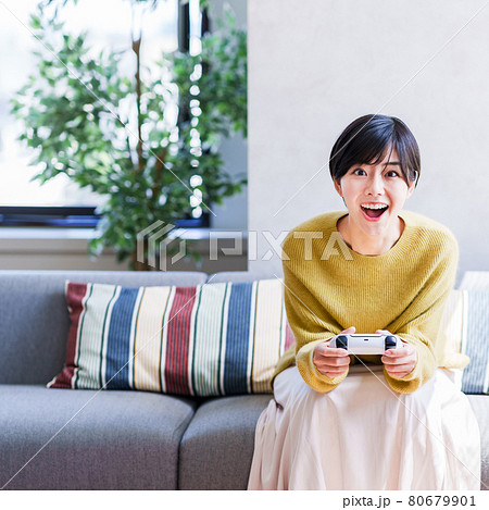 eスポーツ　オンライン対戦　ゲーム配信　ゲーム実況　【 コロナ禍 ニューノーマル 】 80679901