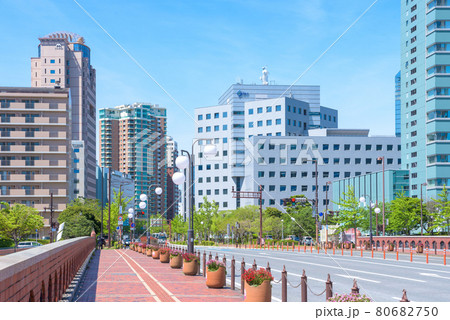 福岡市早良区百道浜よかトピア橋付近から西の景色　よかトピア橋西の信号 80682750