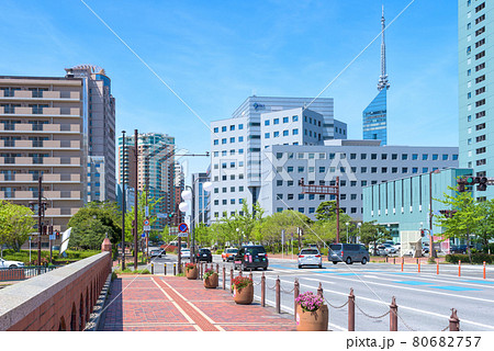 福岡市早良区百道浜よかトピア橋付近から西の景色　よかトピア橋西の信号 80682757