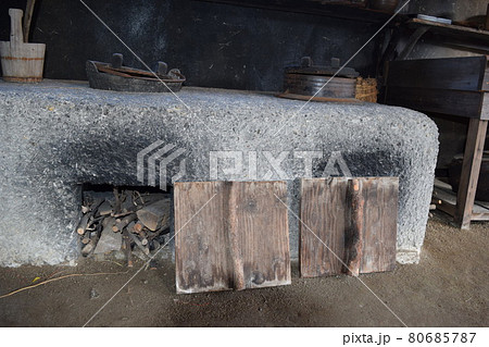 かまど 古風な台所 かまど 古風な台所 80685787