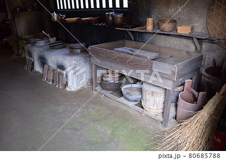 かまど 古風な台所 80685788
