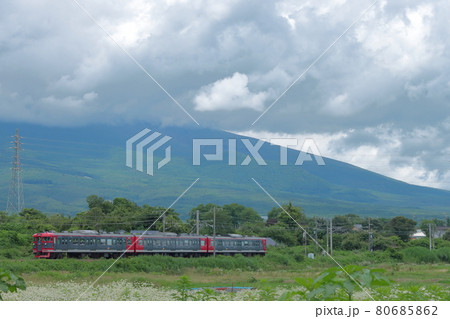 軽井沢の高原をのんびりと走るしなの鉄道115系_2021/7/10撮影 軽井沢の高原をのんびりと走るしなの鉄道115系_2021/7/10撮影 80685862