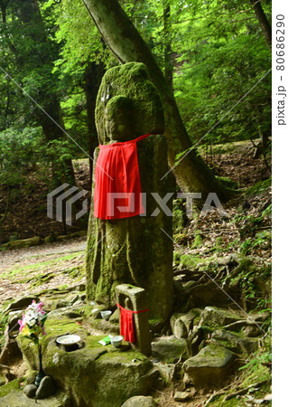 滝坂道の首切地蔵　【奈良県奈良市春日野町】 80686290