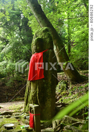 滝坂道の首切地蔵　【奈良県奈良市春日野町】 80686292