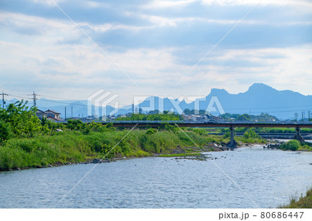 碓氷川　妙義山方向　西毛総合運動公園付近　初夏の風景　　　　　　　　 80686447