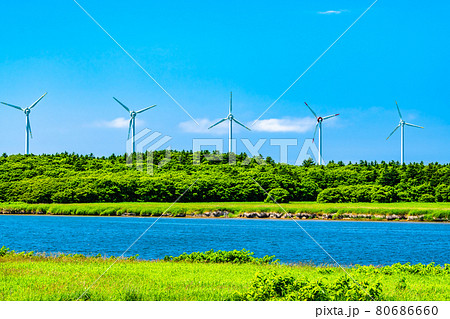 北海道幌延町 サロベツ原野に建つオトンルイ風力発電所の風車群 北海道幌延町 サロベツ原野に建つオトンルイ風力発電所の風車群 80686660