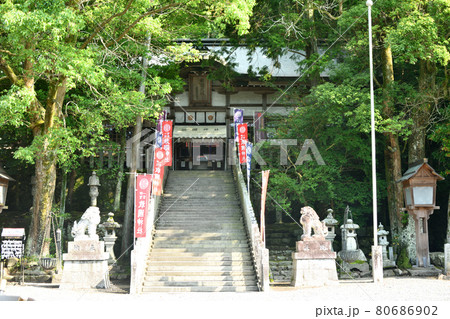 伊賀一宮　敢國神社　拝殿　【三重県伊賀市一之宮】 80686902