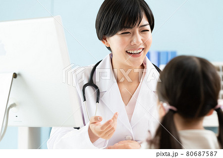 小児科医の女性 小児科医の女性 80687587