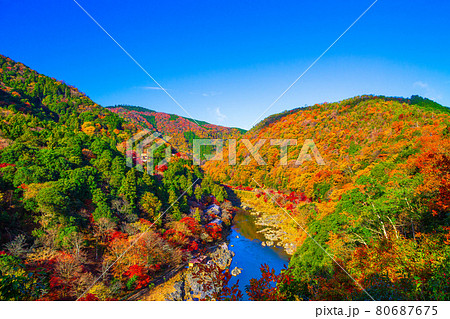 錦秋の嵐山と保津川 錦秋の嵐山と保津川 80687675