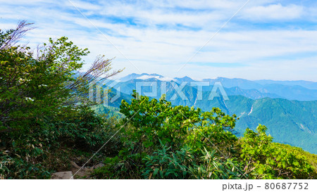 初夏の巻機山登山(井戸尾根コース):登山道からの眺め 初夏の巻機山登山(井戸尾根コース):登山道からの眺め 80687752