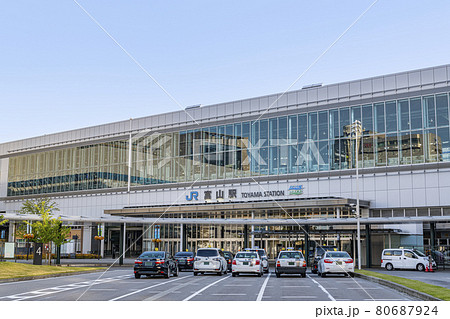 富山県富山市 晴天のJR富山駅 富山県富山市 晴天のJR富山駅 80687924