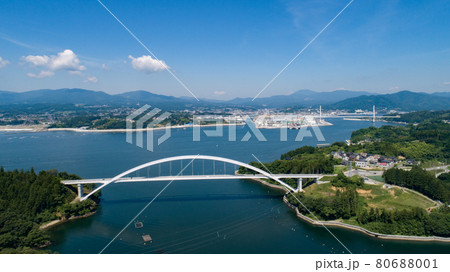 《宮城県》気仙沼大島大橋と気仙沼湾 80688001