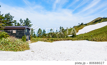 初夏の巻機山登山（井戸尾根コース）：巻機山避難小屋 80688027