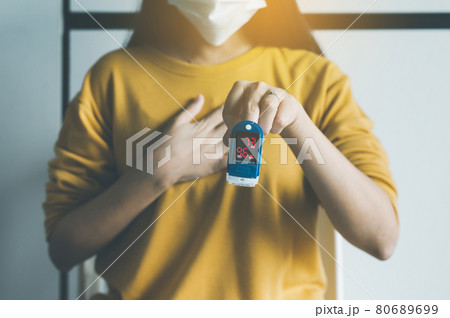 Patient woman using fingertip pulse oximeter oxygen saturation meter SPO2 PR blood monitor finger 80689699