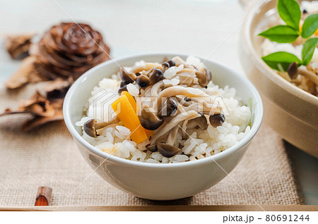 土鍋で炊いたキノコご飯 80691244