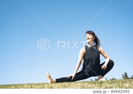 朝活する女性 朝活する女性 80692095