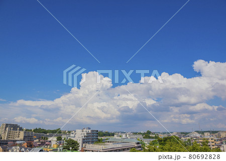 青い空 ブルー 雲 快晴 青空と白い雲 晴れ 空 爽快 青い空 ブルー 雲 快晴 青空と白い雲 晴れ 空 爽快 80692828