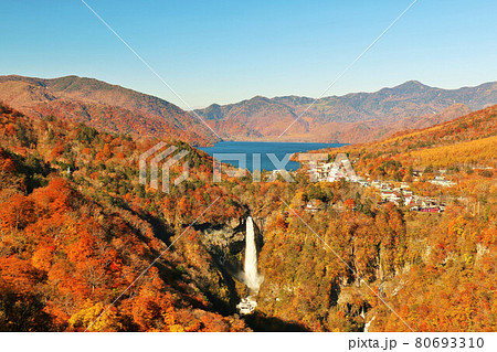 栃木県　秋の奥日光　中禅寺湖と華厳の滝 80693310