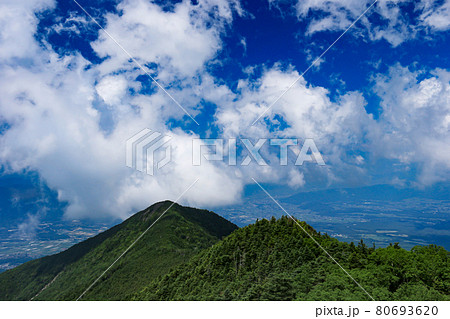 南八ヶ岳 権現岳山頂から西岳を望む 南八ヶ岳 権現岳山頂から西岳を望む 80693620