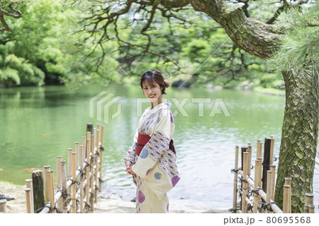 浴衣の女性 浴衣の女性 80695568