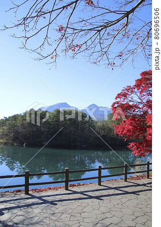 秋の五色沼・毘沙門沼（福島県・北塩原村） 80696506