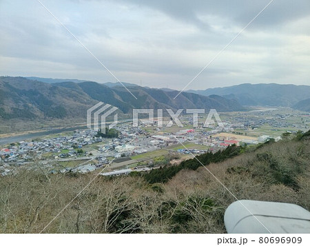 周匝茶臼山城跡から見た周匝の街並み 高解像度 周匝茶臼山城跡から見た周匝の街並み 高解像度 80696909