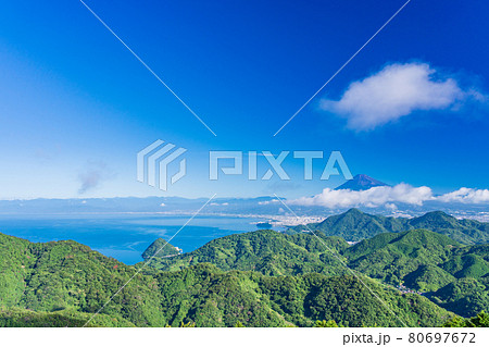 （静岡県）伊豆パノラマパーク　山頂から望む、夏の富士山 80697672