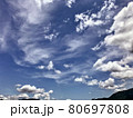 真夏の空の入道雲 80697808