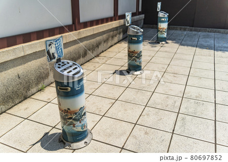 川崎市川崎区　無人の喫煙所 80697852