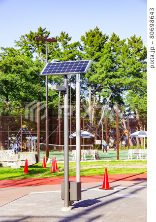地元公園内のソーラーパネル 地元公園内のソーラーパネル 80698643