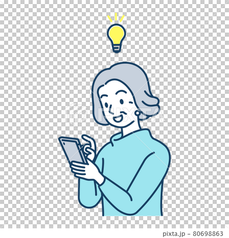 スマートフォンを使っていて何か思いついた高齢女性 80698863