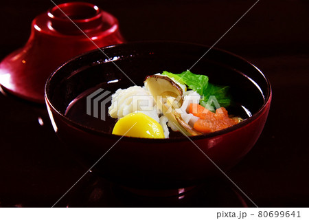 秋の味覚 鱧と松茸のお吸い物 秋の味覚 鱧と松茸のお吸い物 80699641
