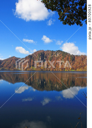 秋の沼沢湖（福島県・金山町） 80700928