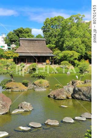 【熊本県】晴天下の水前寺成趣園 80701455