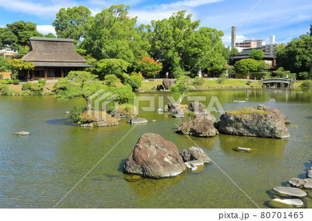 【熊本県】晴天下の水前寺成趣園 80701465