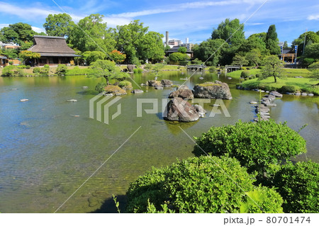 【熊本県】晴天下の水前寺成趣園 【熊本県】晴天下の水前寺成趣園 80701474