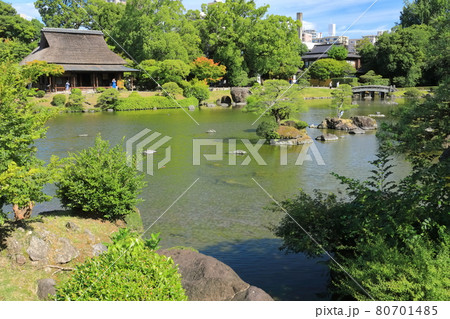 【熊本県】晴天下の水前寺成趣園 80701485