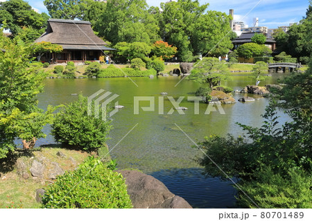 【熊本県】晴天下の水前寺成趣園 【熊本県】晴天下の水前寺成趣園 80701489