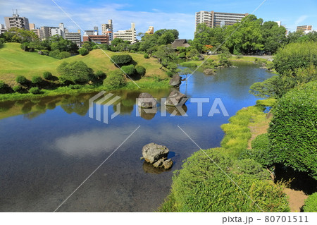 【熊本県】晴天下の水前寺成趣園 80701511
