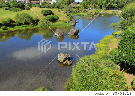 【熊本県】晴天下の水前寺成趣園 80701512