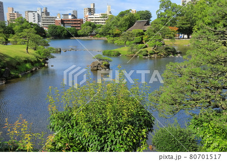 【熊本県】晴天下の水前寺成趣園 80701517