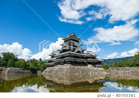 長野県松本市の松本城 80703381